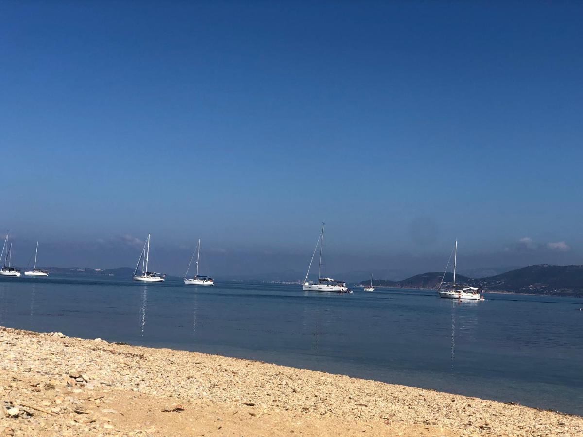 Grand A Entre Et Hyères